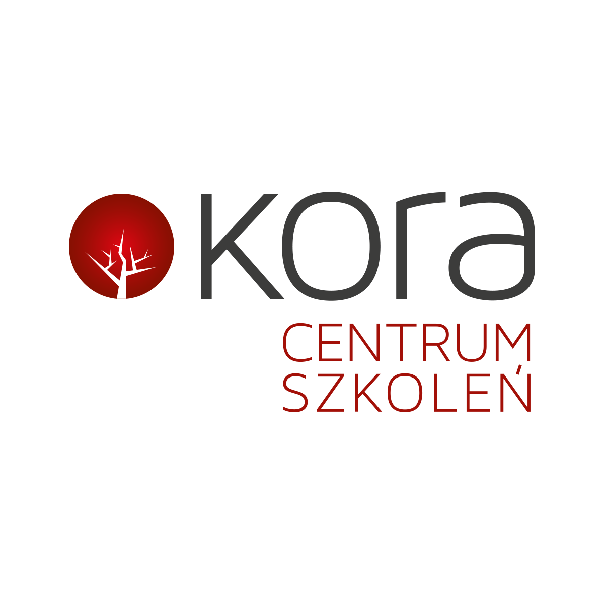 Logo Kora Centrum Szkoleń: szary napis obok czerwonego koła z białym zarysem drzewa.